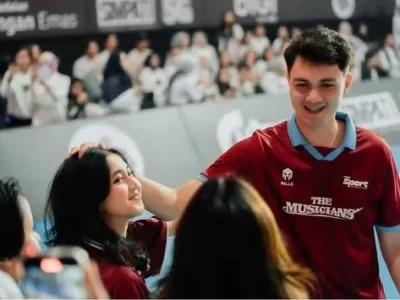 Nyoman Paul diduga pacaran dengan Keisya Levronka. Foto : Instagram/manpaularo