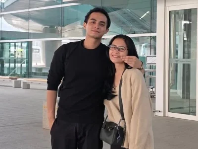 Potret Prilly Latuconsina dan Omara Esteghlal. Foto : Instagram/omara.esteghlal