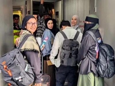 ARTIS INDOONESIA: Zaskia Adya Mecca, Wanda Hamidah, dan Ratna Galih mengikuti aksi Global March to Gaza. Foto : Instagram/hamidahrachmayanti