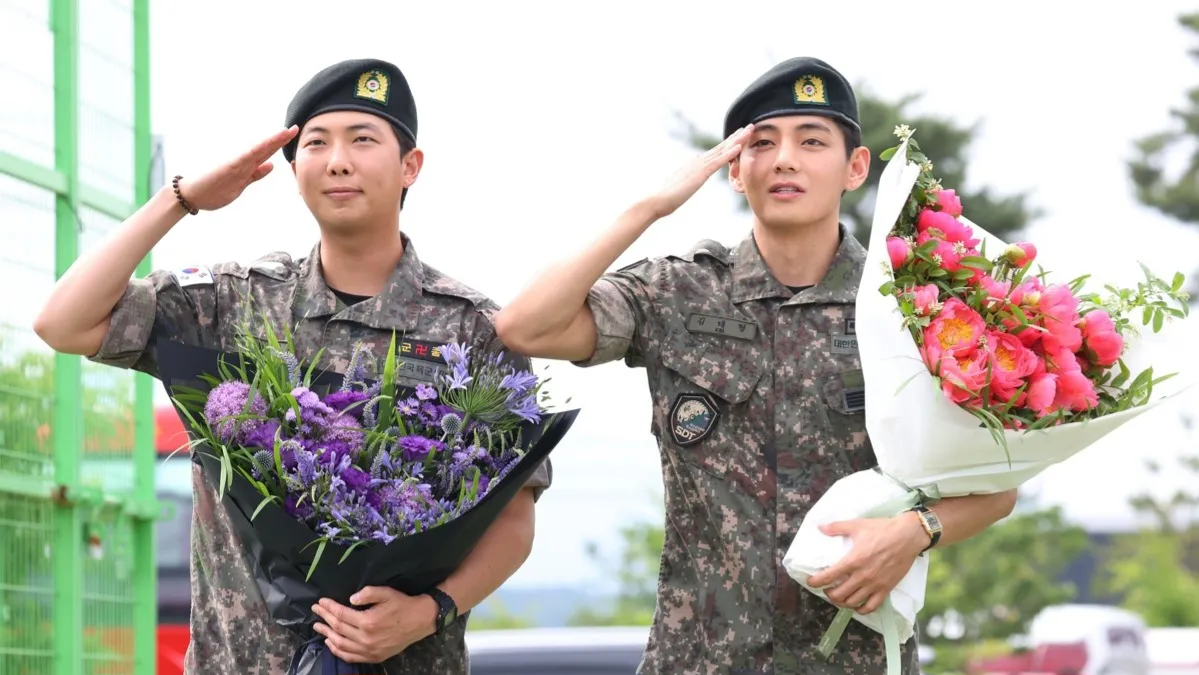 Potret Gagah RM dan V BTS Selesai Wamil, Tak Sabar Bertemu ARMY