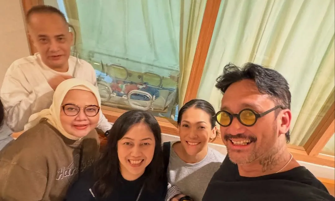 Cucu Pertama Lahir, Tora Sudiro: Ada Mirip Dikitlah Sama Kakeknya