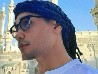 Potret Afgan saat haji. Foto : Instagram/afgan__