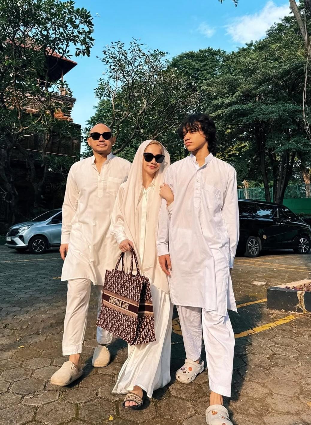Gaya sederhana artis ternama Indonesia, BCL dan keluarganya. Foto: Dok. Instagram @itsmebcl