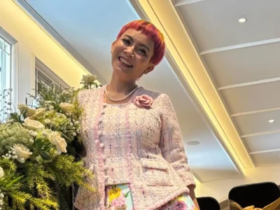Lenny Agustin jadikan kebaya sebagai outfit harian. (Foto: Naomi/Nyata)