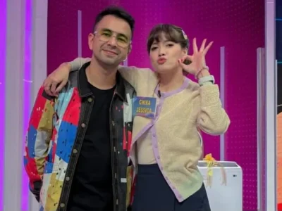 Chika Jessica menerima bantuan uang Raffi Ahmad untuk biaya berobat ibunda. Foto: Dok. Instagram @chikajessica88