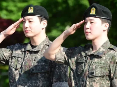 Jungkook dan Jimin BTS resmi menyelesaikan wamil. Foto: Dok. Hankyung