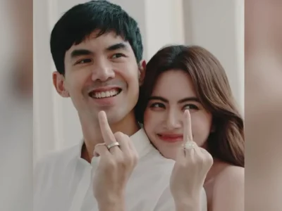 Chantavit Dhanasevi dan Davika Hoorne lamaran. Foto: Dok. Instagram @davikah