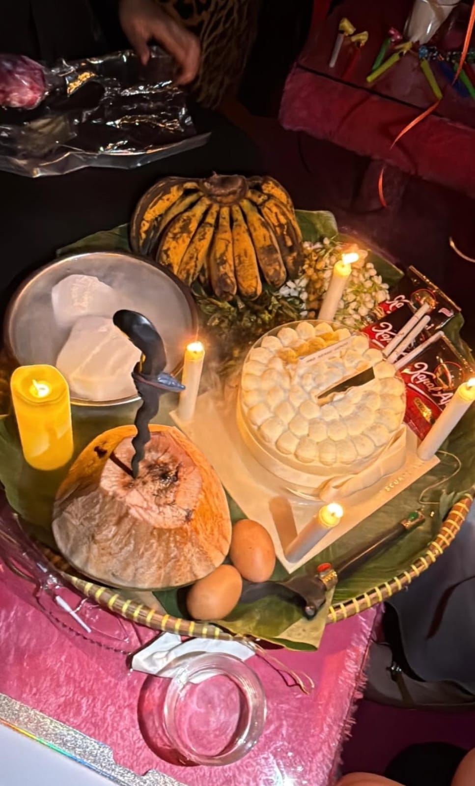 Kue yang ditata ala sesajen. Foto: Dok. Instagram @lulalahfah