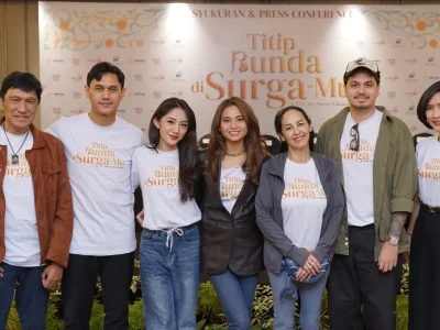 Para pemeran film penuh haru 'Titip Bunda di Surga-Mu'. (Foto: Agnes/Nyata)