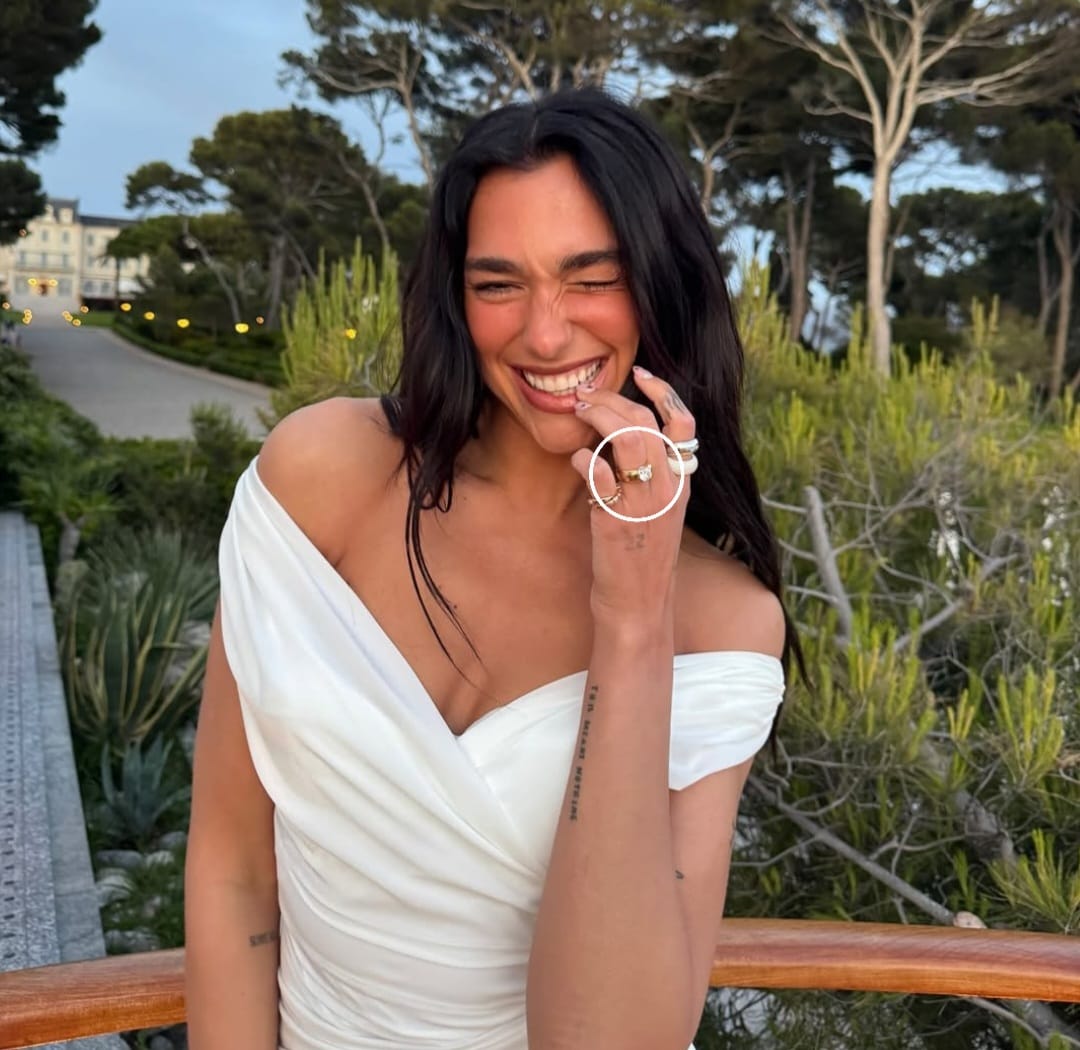 Cincin lamaran Dua Lipa. Foto: Dok. Instagram @dualipa