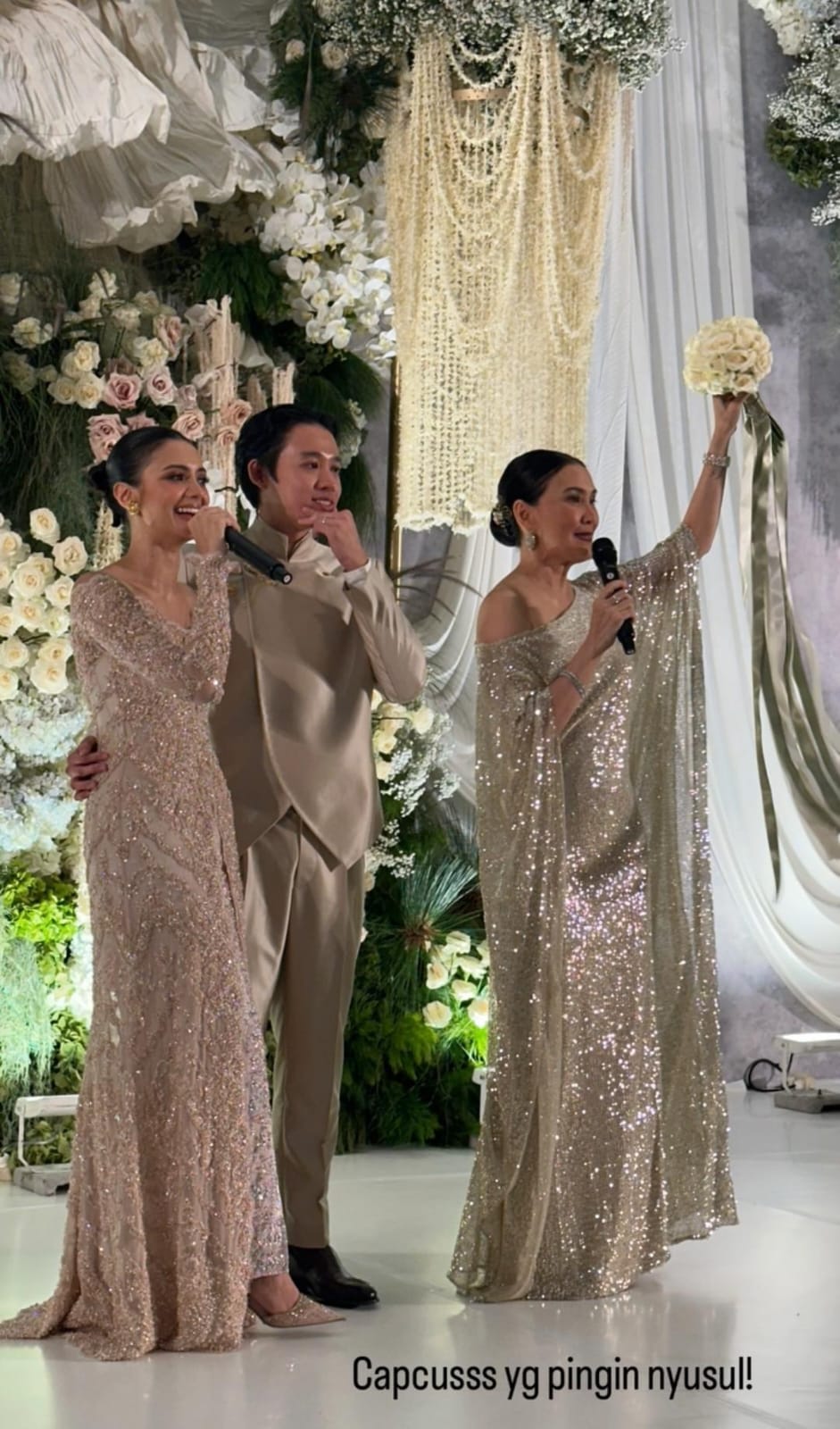 Becky Tumewu menjadi MC resepsi. Foto: Dok. Instagram @becktum