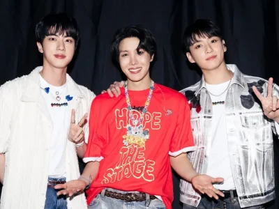 Jin dan Jungkook BTS tampil di konser solo J-Hope. Foto: Dok. X @bts_bighit