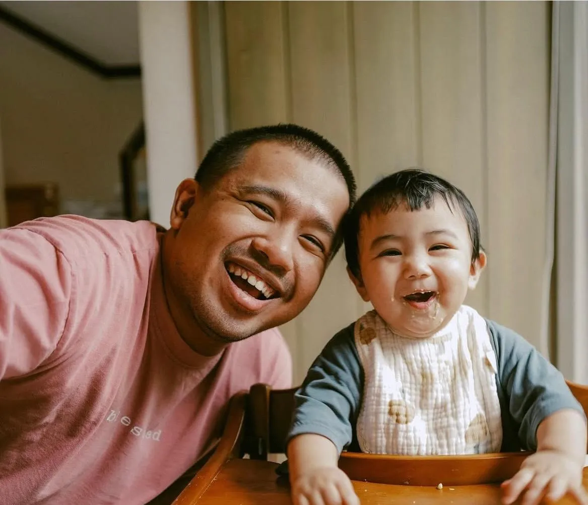 Cara Joshua Suherman Terlibat Aktif Mengurus Anak