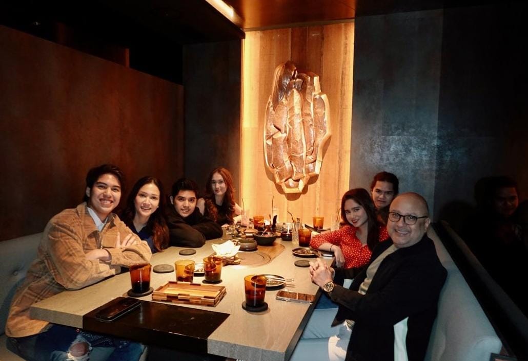Laura makan bersama keluarga Maia Estianty. Foto: Dok. Instagram @maiaestiantyreal