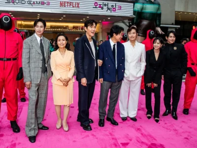 Para pemeran dan sutradara 'Squid Game 3' mengadiri screening di New York. Foto: Dok. X @Netflix