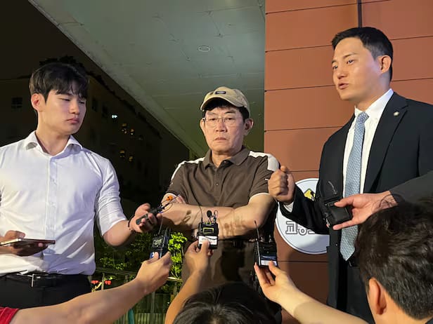 Lee Kyung Kyu setelah menjalani penyelidikan. Foto: Dok. Yonhap News