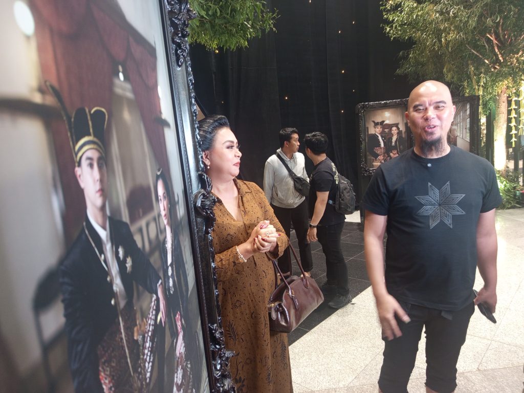 Mempelai menggunakan baju yang mirip Pakubuwono X gunakan saat masih muda (Foto: Nyata/Reza)