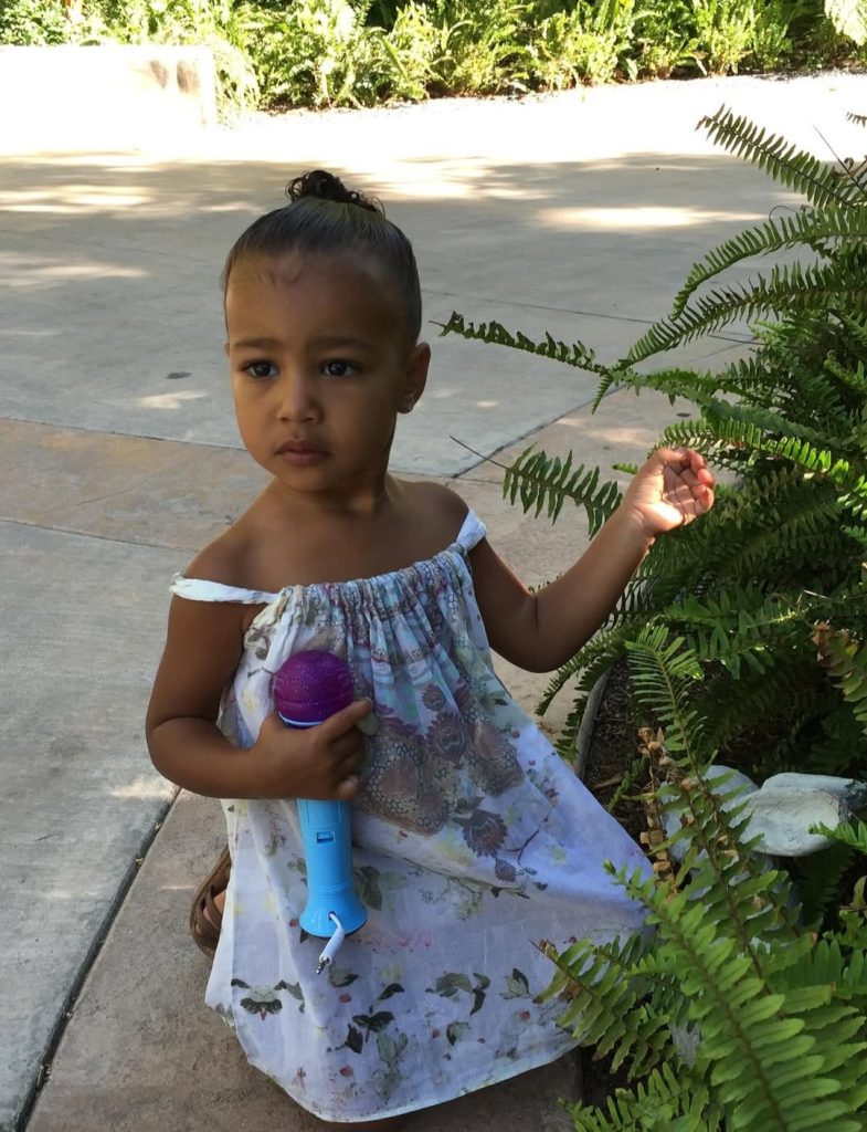 Salah satu foto masa kecil North West (Foto: Instagram/kimkardashian)