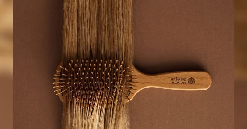 Tidak Pernah Membersihkan Sisir? Ini Dampaknya Bagi Rambut