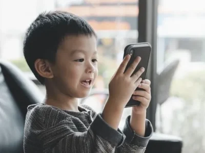 ILUSTRASI : Screen Time. Foto : iStock