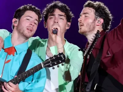 Nick Jonas, Joe Jonas, dan Kevin Jonas. Foto : Kevin Mazur/Getty