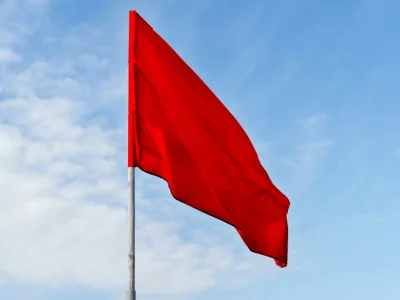 Ilustrasi red flag. Foto: Dok. Freepik
