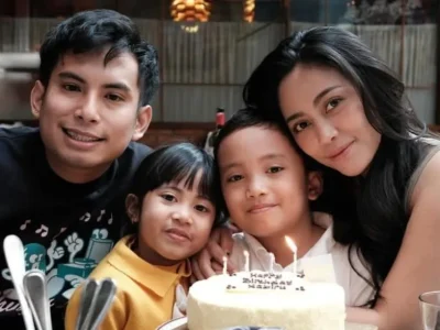 Rachel Vennya, Niko Al Hakim, dan dua anaknya. Foto: Dok. Instagram @rachelvennya