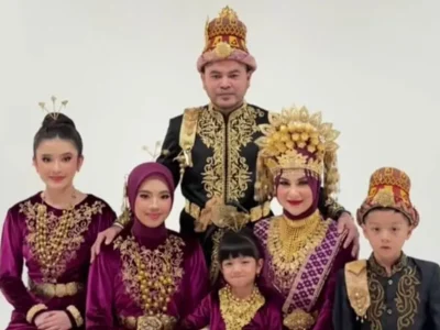 Foto keluarga Irish Bella dan Haldy Sabri. Foto: Dok. TikTok @mrs.irishbella