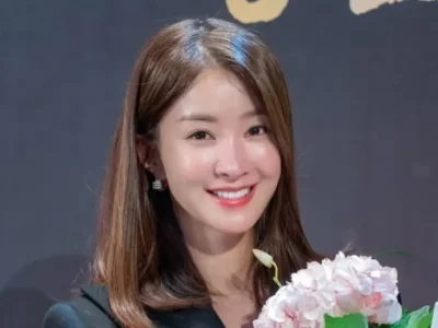 Lee Si Young aktris sekaligus mantan petinju. Foto: Dok. Instagram @acefactory.official