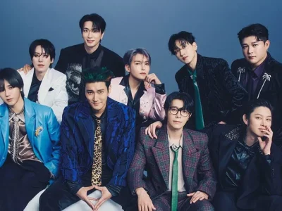 Super Junior merayakan anniversary yang ke-20. Foto: Dok. X @SJofficial