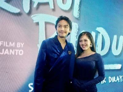 Ari Irham dan Sandrinna Michelle membintangi film terbaru 'Bertaut Rindu'. (Foto: Agnes/Nyata)
