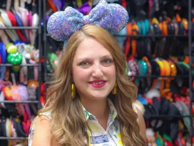 Karrie Goelz koleksi seribu lebih bando Mickey Mouse. Foto : Dok Pri