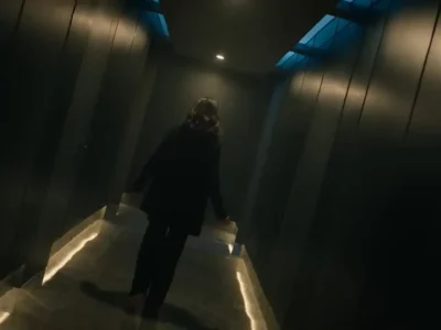 Salah satu adegan di lorong dalam film 'A Normal Woman'. (Foto: YouTube/Netflix)