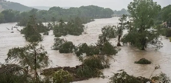 Duka Keluarga Korban Banjir Texas yang Hanyutkan Puluhan Siswa