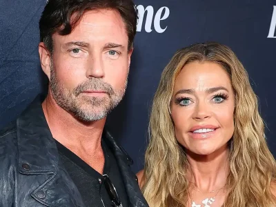 Aaron Phypers dan Denise Richards menghadiri Acara Pemutaran Perdana Tempted by Love 2024. Foto : Leon Bennett/Getty