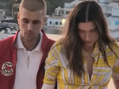 Justin dan Hailey Bieber menikmati liburan berdua di Mallorca. Foto : Ricardo Vigil / SplashNews.com