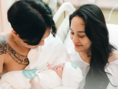 Erika Carlina memperlihatkan wajah anak. Fofo : Instagram/eri.carl