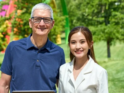 Sherly Phangestu bersama CEO Apple, Tim Cook. Foto: Dok. Padnya/Nyata