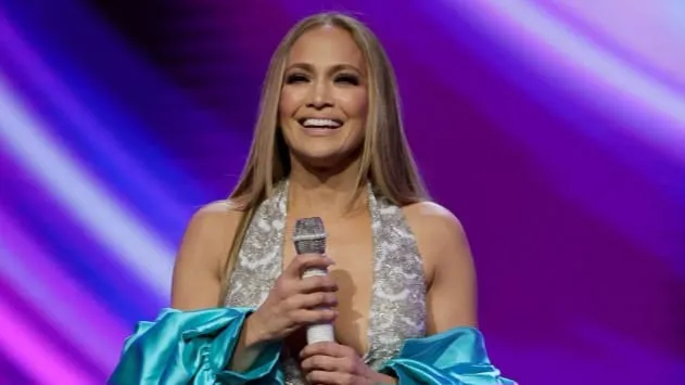Reaksi Tidak Terduga Jennifer Lopez, Dihinggapi Jangkrik Saat Konser