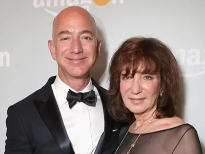 Jeff Bezos dan ibunya, Jackie. Foto: Dok. Todd Williamson/Getty Images