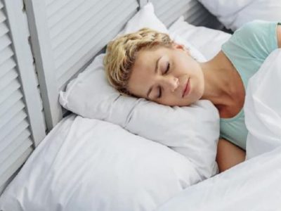 Memilih bantal yang tepat untuk tidur. Foto: iStock
