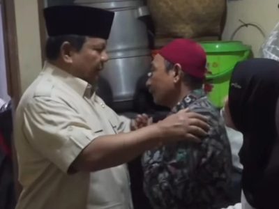 Presiden Prabowo saat melayat ke rumah duka Affan Kurniawan (Foto: Instagram/prabowogibran)