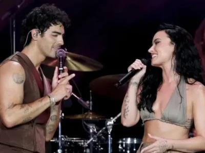 Joe Jonas dan Demi Lovato sata tampil di ‘JONAS20’ (Foto: Instagram/glamourpoland)