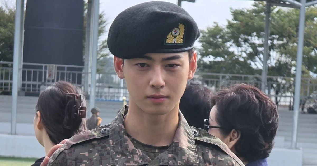Viral, Cha Eun Woo ASTRO Tampil Gagah sebagai Pemimpin Upacara Wamil