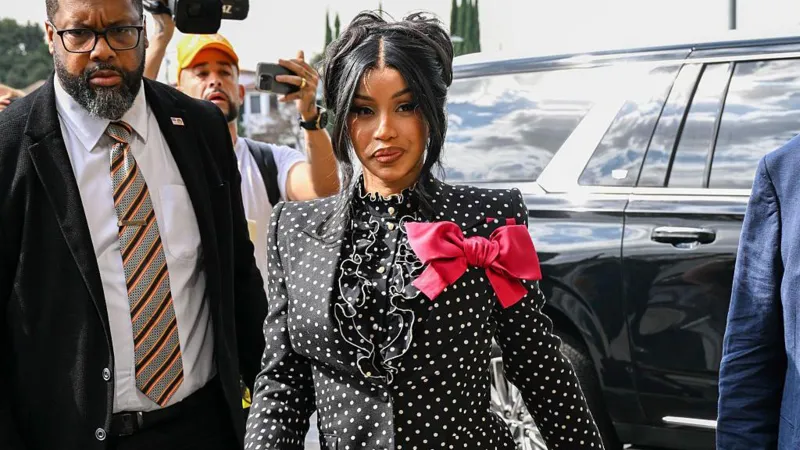 Tidak Bersalah, Cardi B Bebas dari Gugatan Penyerangan Satpam