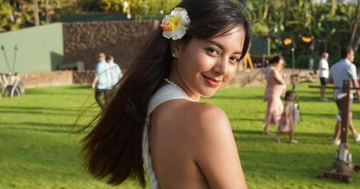 Aurelie Moeremans Ungkap Jenis Kelamin Anak Lewat Aksi Lucu Anjing Peliharaan