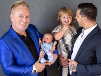 Miliarder Inggris, Barrie Drewitt Barlow bersama pasangan gay-nya, Scott. Foto : Getty Images