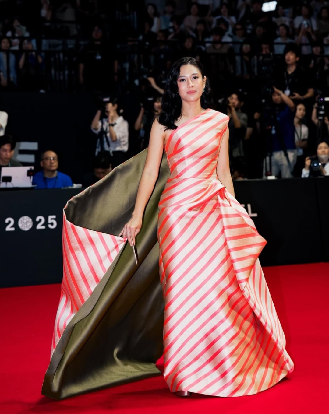 Dian Sastrowardoyo di red carpet BIFF 2025 Foto: Dok. Instagram @therealdisastr