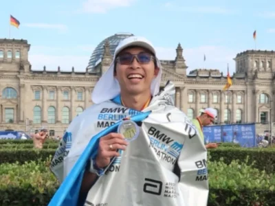 Dokter Tirta mengikuti Berlin Marathon 2025. Foto: Dok. Instagram @dr.tirta