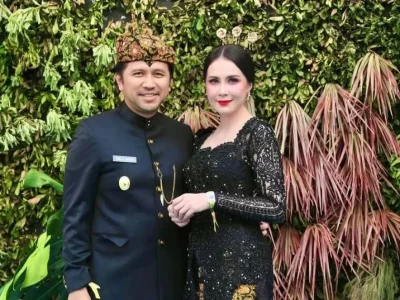 Kantor dinas suami Arumi Bachsin, Emil Dardak dibakar. Foto : Instagram/arumibachsin_94